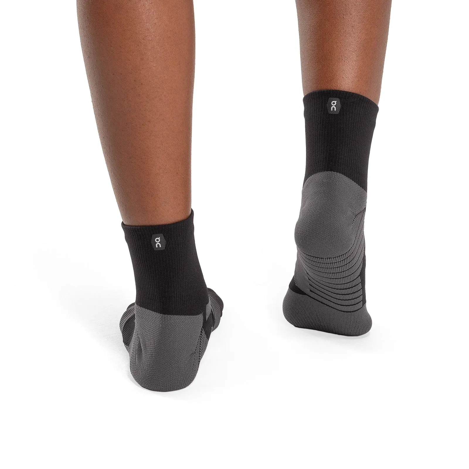 On Women's Performance Mid Sock - Black / Shadow