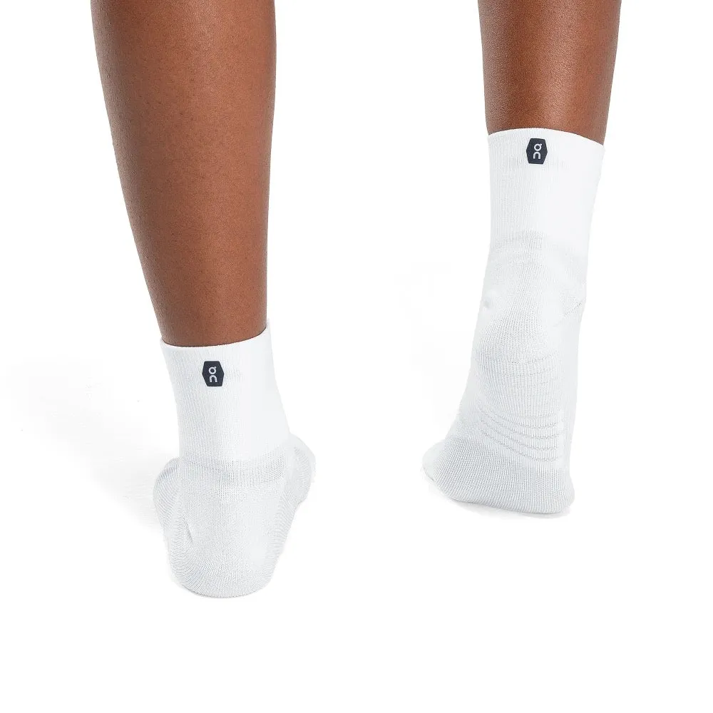 On Women's Performance Mid Sock - White / Ivory
